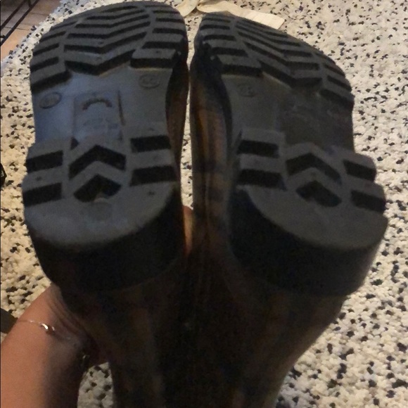 Authentic Burberry rain boots - Picture 3 of 4